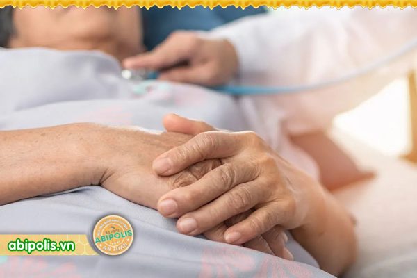 Thận trọng biến chứng nguy hiểm của viêm đường hô hấp trên