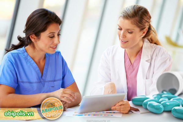 Mới viêm họng đã dùng kháng sinh, lợi không thấy mà hại nhiều